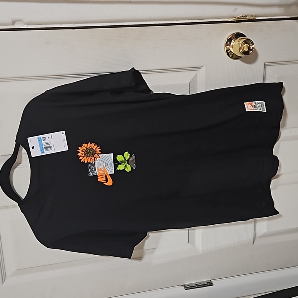 NWT men's tee